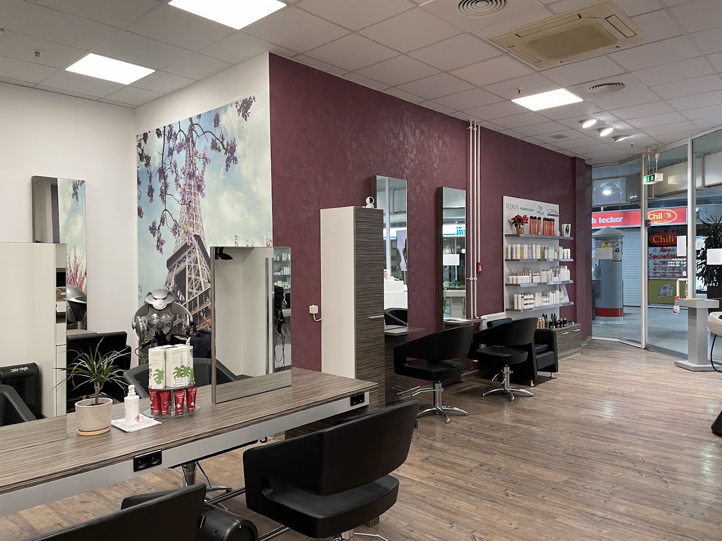 Friseur LA PARISIENNE - Nürnberg im Röthenbach Center - Klimatisierter Salon